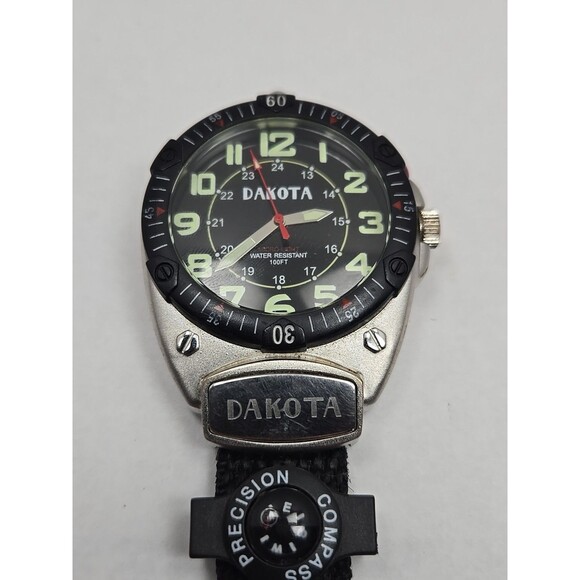 Dakota Quartz Clip Carabiner Watch Compass Black Dial Luminous 100ft New Battery - Picture 2 of 9